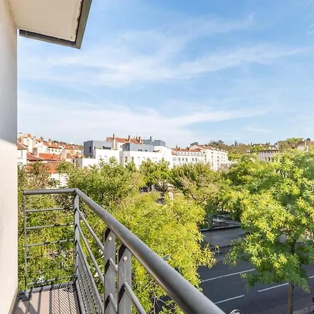 Le Valmy Avec Balcon شقة