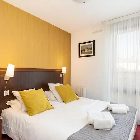 Apartment Le Valmy Avec Balcon *
