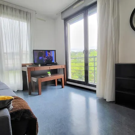 Le Valmy Avec Balcon شقة