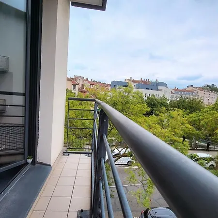 Le Valmy Avec Balcon *
